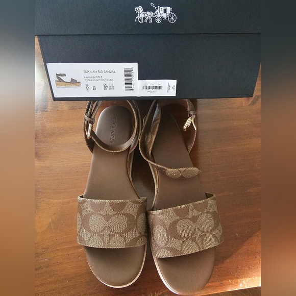 New authentic COACH, size 9 Tan sandals - Picture 4 of 4